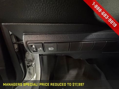Used 2020 Toyota Corolla LE image 22