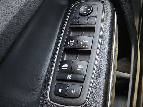 Used 2023 Chrysler 300 Touring w/ Sport Appearance Package RWD image 17