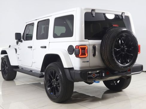 Used 2023 Jeep Wrangler Unlimited Sahara w/ Cold Weather Group AWD/4WD image 4