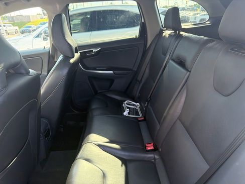 Used 2016 Volvo XC60 T5 Platinum FWD image 3