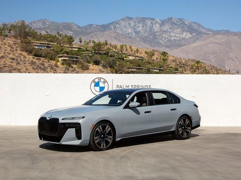 Certified 2025 BMW 760i xDrive w/ Executive Package image 2