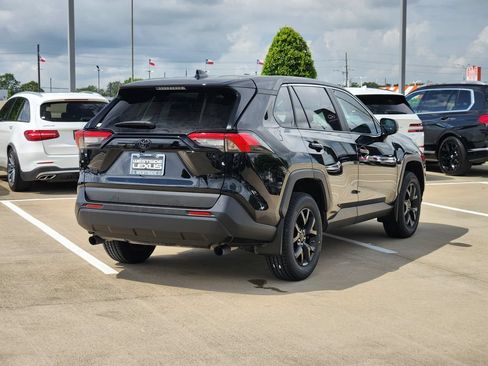 Used 2023 Toyota RAV4 LE FWD image 7
