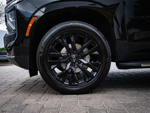 Used 2025 Chevrolet Tahoe Premier AWD/4WD image 13