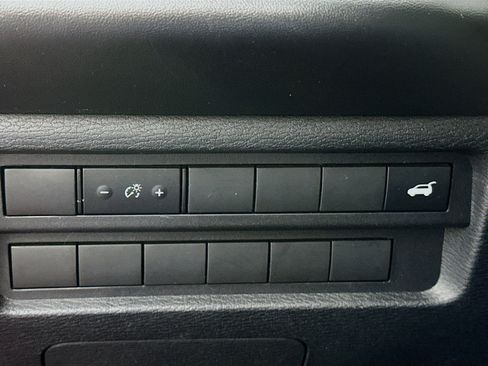 Used 2024 Mitsubishi Outlander SE image 17