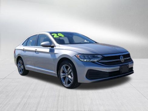 Used 2024 Volkswagen Jetta SE image 9
