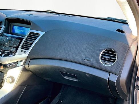 Used 2014 Chevrolet Cruze LT image 17