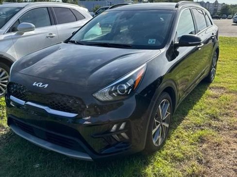 Used 2022 Kia Niro Touring Special Edition FWD image 1