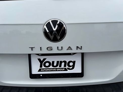 Used 2024 Volkswagen Tiguan SE AWD/4WD image 14