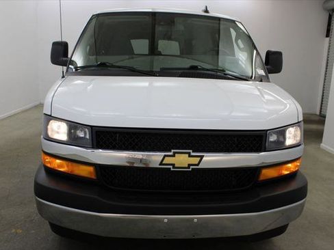Used 2025 Chevrolet Express 3500 LT w/ LT Preferred Equipment Group RWD image 7