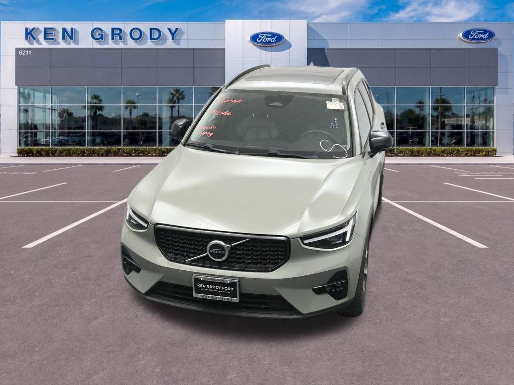 Used 2023 Volvo XC40 B5 Ultimate AWD/4WD image 9