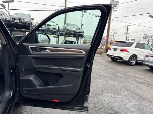 Used 2018 Volkswagen Atlas SEL Premium image 12
