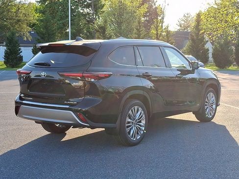 New 2026 Toyota Highlander Platinum AWD/4WD image 6