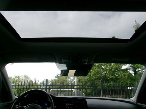 Used 2022 Hyundai Elantra Limited image 21