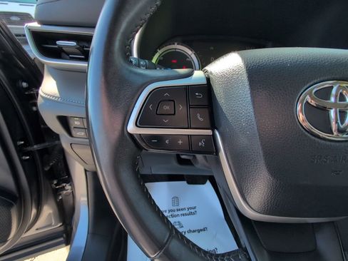 Used 2023 Toyota Highlander XLE image 27