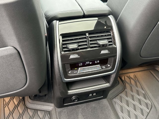 Used 2026 BMW X7 xDrive40i AWD/4WD image 19