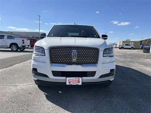 Used 2022 Lincoln Navigator Reserve image 9