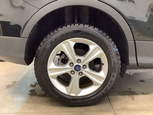 Used 2016 Ford Escape SE w/ SE Cold Weather Package AWD/4WD image 25