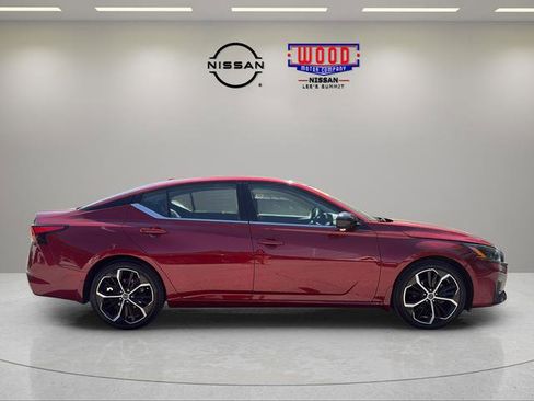 Used 2024 Nissan Altima 2.5 SR w/ SR Premium Package FWD image 2