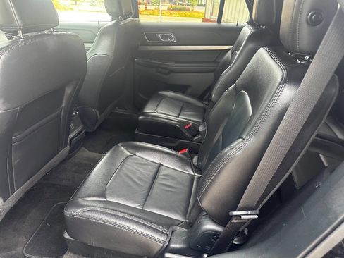 Used 2018 Ford Explorer XLT w/ Equipment Group 202A AWD/4WD image 30