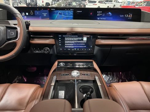 Used 2025 Lincoln Navigator L Reserve image 21