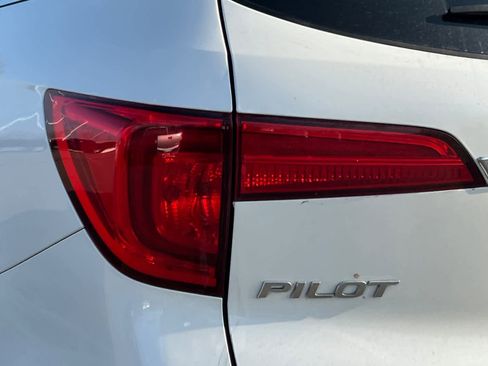 Used 2018 Honda Pilot Elite image 15