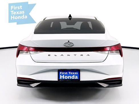 Used 2021 Hyundai Elantra SEL w/ Convenience Package image 6