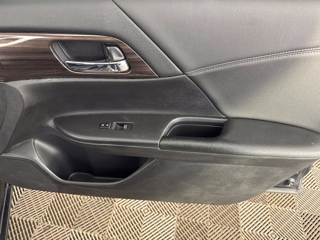 Used 2016 Honda Accord EX-L image 29
