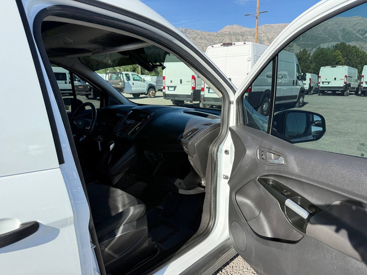 Used 2018 Ford Transit Connect XLT FWD image 17