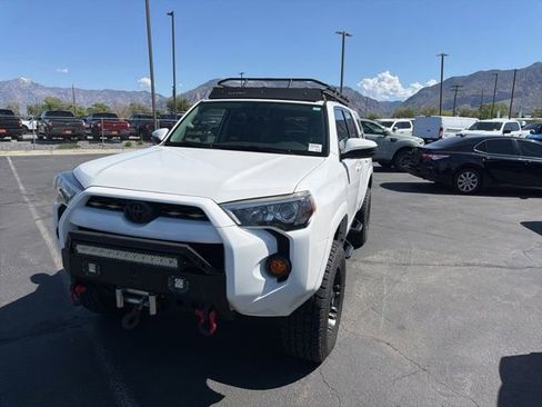 Used 2016 Toyota 4Runner SR5 AWD/4WD image 4