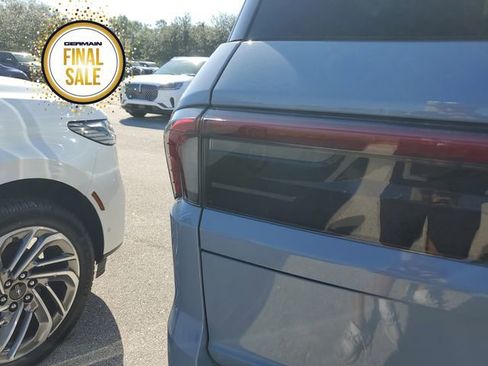 New 2025 Lincoln Navigator Reserve image 13