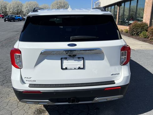 Used 2023 Ford Explorer XLT w/ Equipment Group 202A image 8