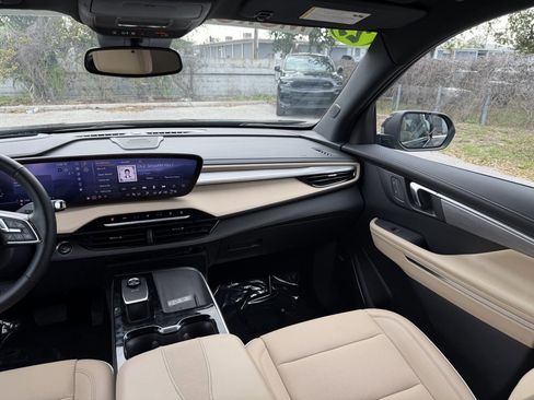 Used 2025 Buick Enclave Preferred w/ Power Package image 34