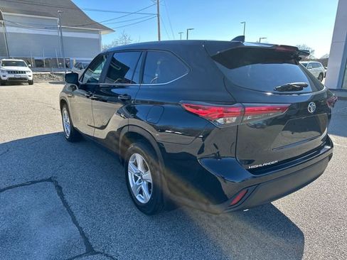 Used 2023 Toyota Highlander LE image 5