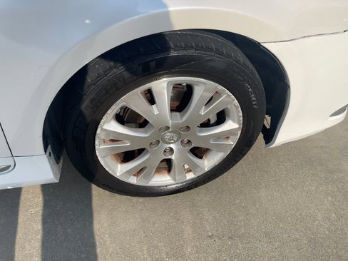Used 2011 Toyota Avalon FWD image 11