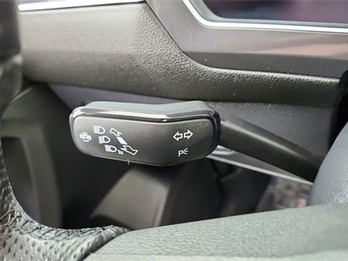 Used 2023 Volkswagen Tiguan SE R-Line image 44