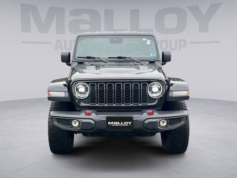 Used 2025 Jeep Gladiator Rubicon w/ Convenience Group AWD/4WD image 8