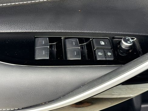 Used 2019 Toyota Corolla XSE image 12