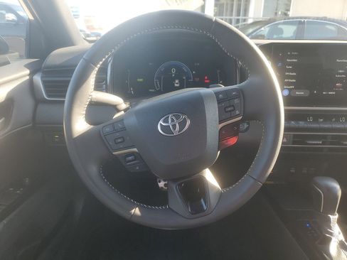 Used 2025 Toyota Camry SE w/ Multimedia Upgrade Package image 11