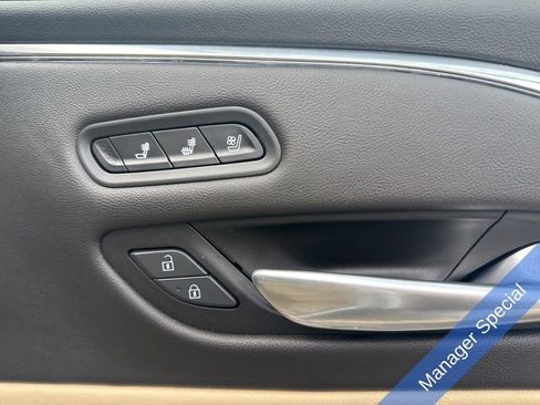 Used 2021 Cadillac Escalade ESV Premium Luxury image 32