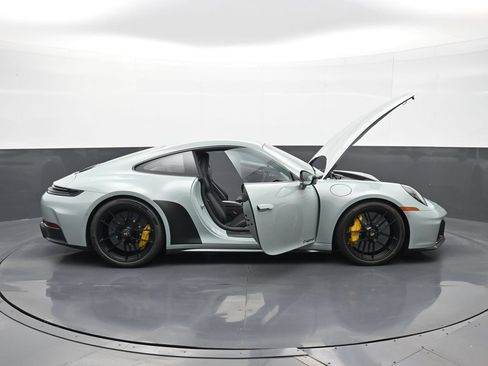 Certified 2025 Porsche 911 Carrera GTS RWD image 30
