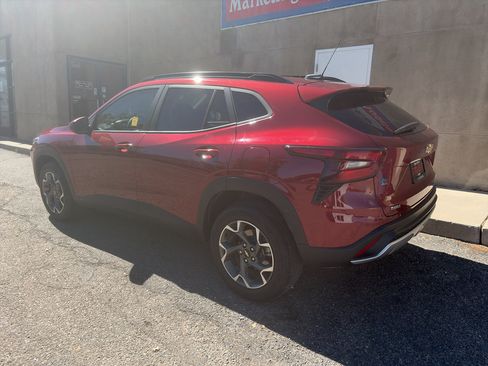 Used 2024 Chevrolet Trax LT FWD image 8