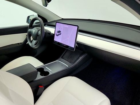 Used 2021 Tesla Model Y Long Range AWD/4WD image 30