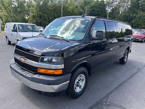 Used 2017 Chevrolet Express 3500 LT w/ LT Preferred Equipment Group RWD image 3