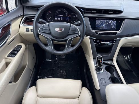 Used 2017 Cadillac XT5 Luxury w/ Driver Awareness Package image 12