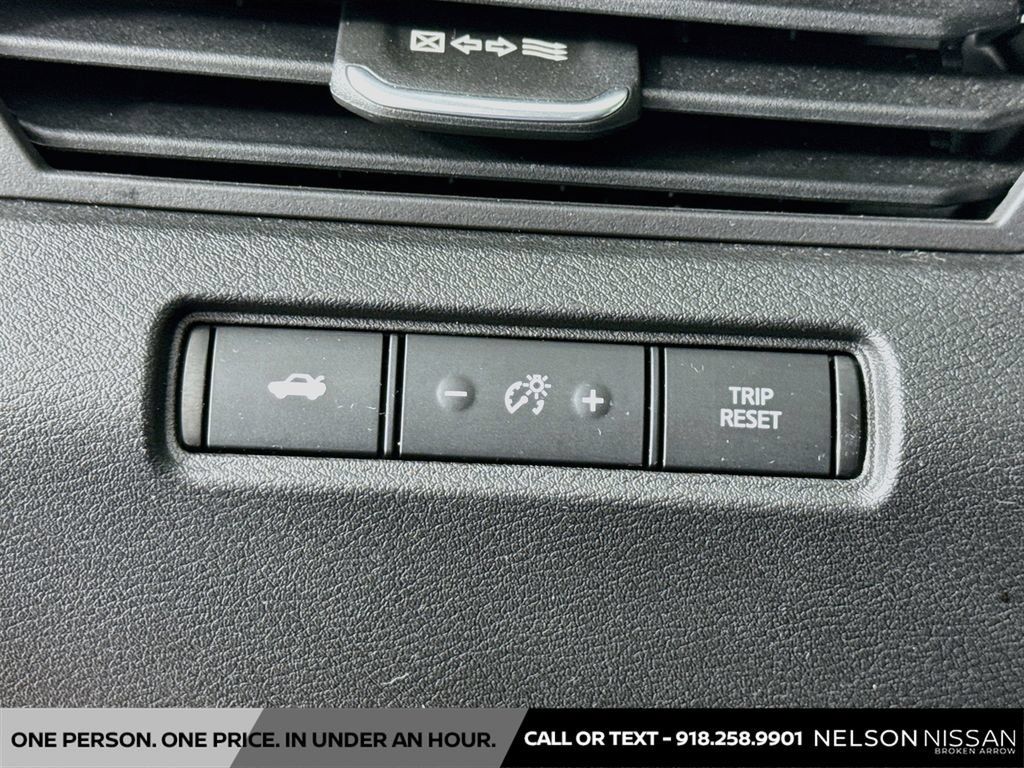 Used 2023 Nissan Altima 2.5 SR FWD image 10