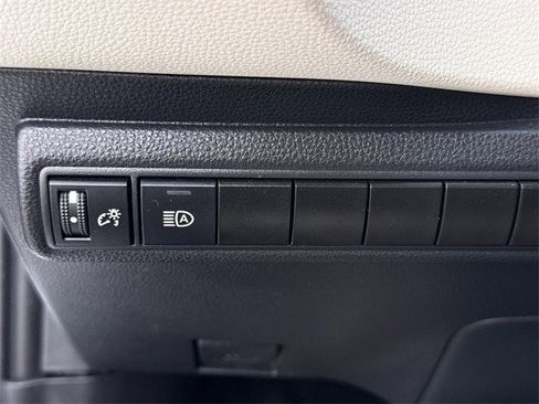 Used 2022 Toyota Corolla LE image 21