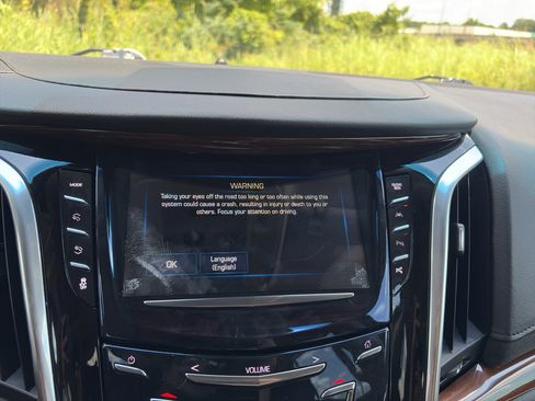 Used 2019 Cadillac Escalade Luxury RWD image 25