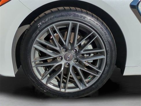 Used 2019 Genesis G70 2.0T Advanced image 11