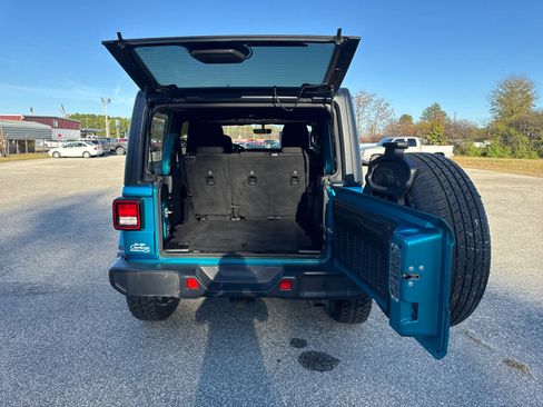 Used 2020 Jeep Wrangler Unlimited Sahara w/ Uconnect 4C Nav & Sound Group image 15