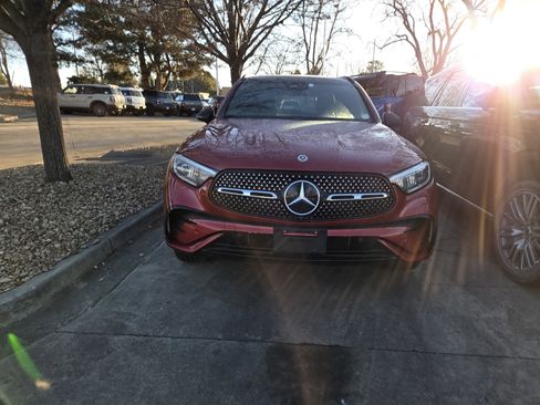 Used 2023 Mercedes-Benz GLC 300 4MATIC image 2